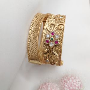Regal Floral Kundan Gold Bangle